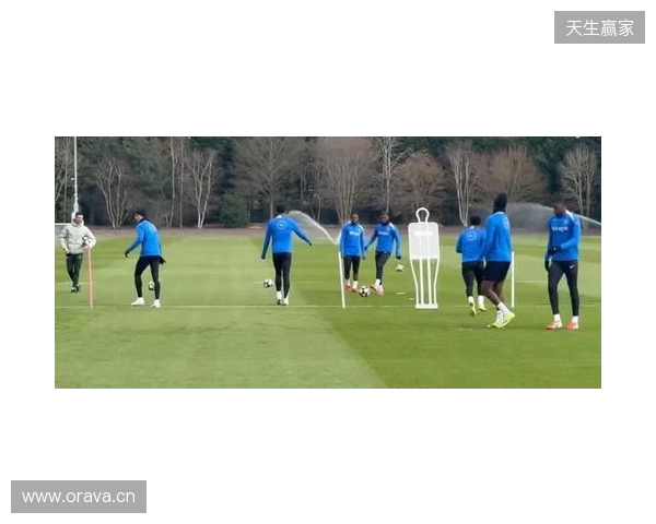 跟队:埃斯特旺参加了切尔西的公开训练,里斯、约恩森缺席 跟队:埃斯特旺参加了切尔西的公开训练,里斯、约恩森缺席